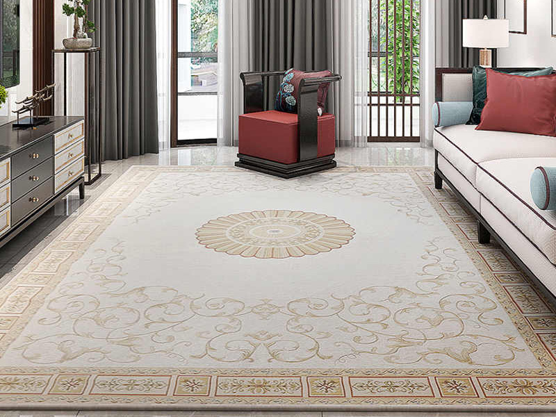 Светлый классический ковер