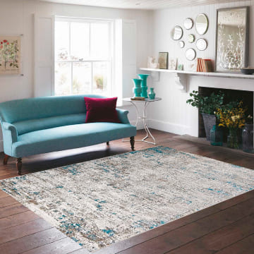 Шелковый ковер в гостиной